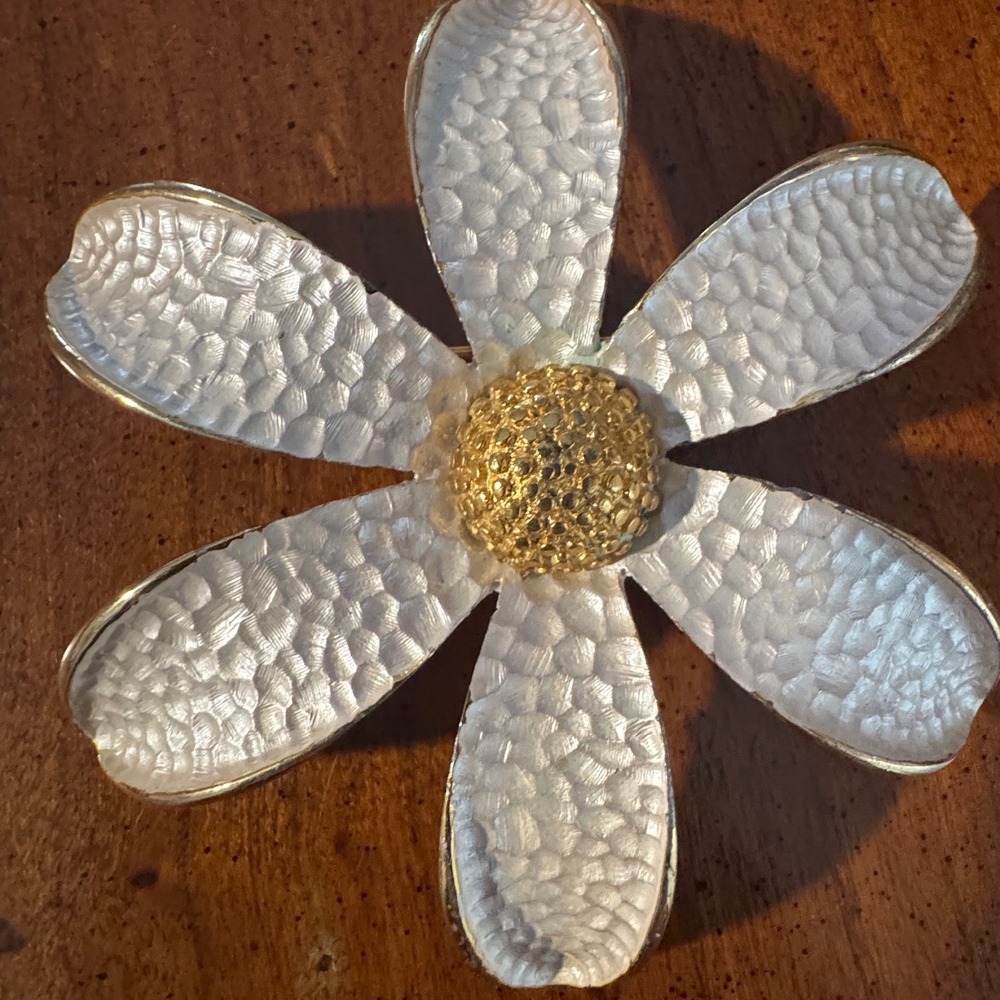 Park Lane Vintage White Enamel Daisy Flower Brooch Gold Tone Textured 3 Inch